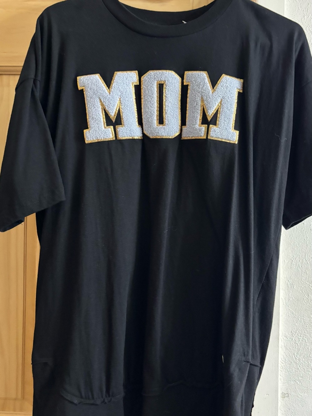 Black 'MOM' Graphic Shirt